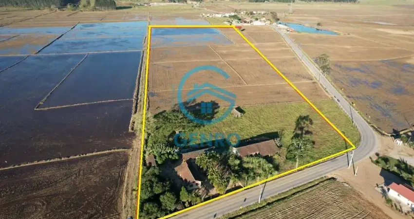 Sítio com terreno com escritura pública de 33.000m² (3.3 hectares)  à venda em tijucas/sc