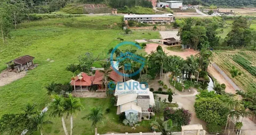 Sitio em meio a natureza com piscina e terreno de 16.000m² ( 1.6 hectares ) à venda em canelinha/sc