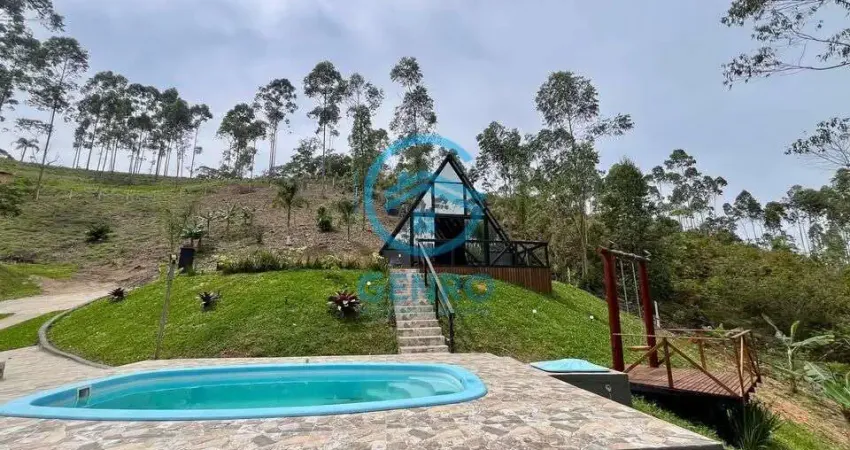 Chále em meio a natureza com piscina, lagoa e uma bela vista do por do sol à venda em nova trento/sc