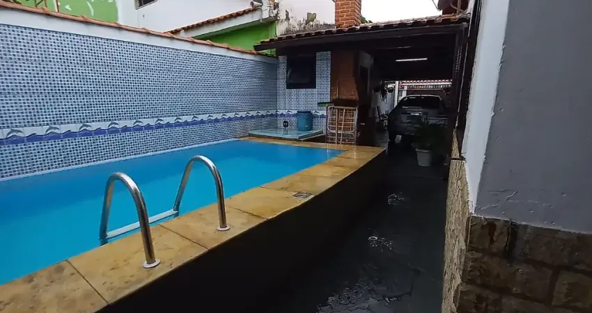 Excelente casa linear três quartos  em Mesquita / centro