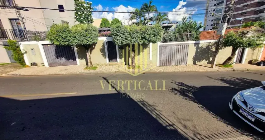Linda Casa à venda, 406m² de área construída e 825m² de área total, 4 quartos -  Jardim Cuiabá, Cui