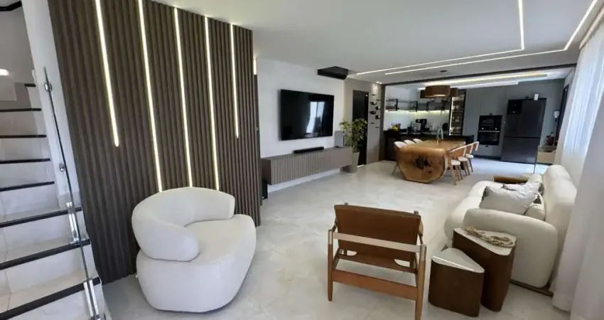 Sobrado mobiliado com 3 suítes e 2 vagas na guilhermina, praia grande