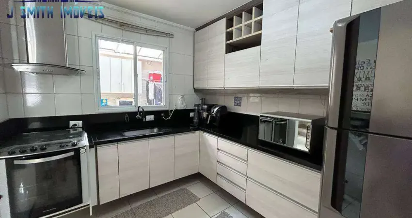 Casa linda, ótimo acabamento. ármários top. condomínio com lazer de clube.