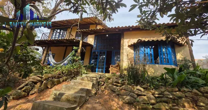 Casa de campo, rústica, um verdadeiro refúgio de harmonia e luz. 3 suítes.