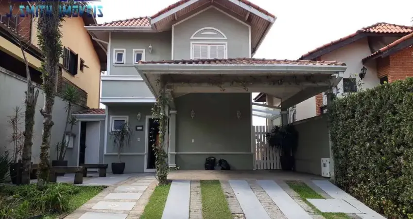 Casa 180m², 3 suítes, salão, quintal. no melhor condomínio da granja viana