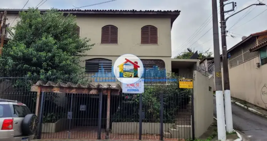 Sobrado com 4 dormitórios e 4 vagas na Vila Santa Catarina!