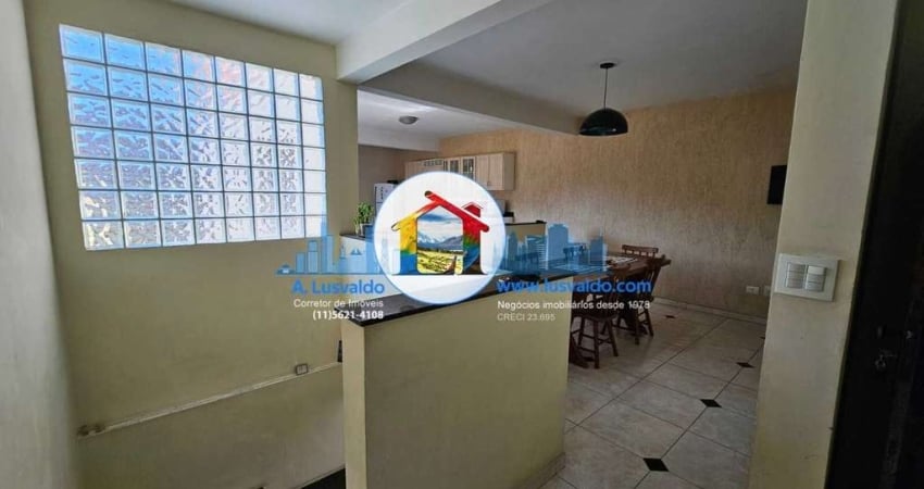 Sobrado com 3 dormitórios, sacada, área gourmet e 3 vagas cobertas em Americanópolis
