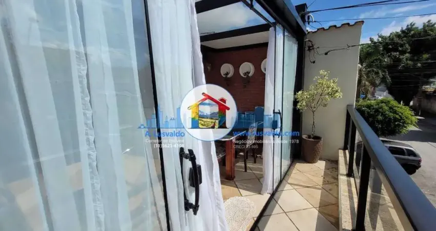 Sobrado com 3 dormitórios, sacada gourmet, edícula e 2 vagas no Parque Selecta!