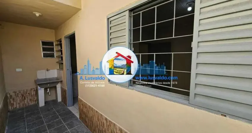 Casa térrea de quarto cozinha e banheiro à 6 min a pé da Yervant Kissajikian!