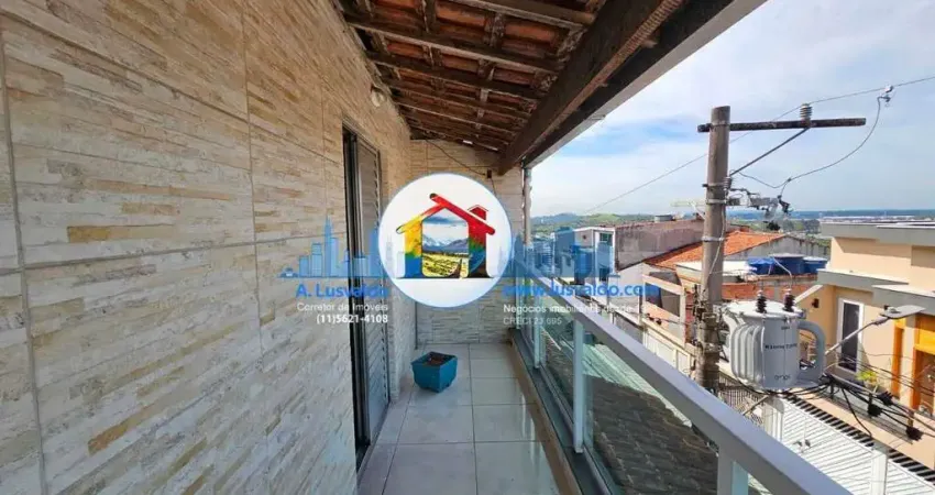 Sobrado com 3 dormitórios, sacada e ainda mais 1 moradia com 2 dormitórios, terraço e vaga pra 2 carros no Jardim Thelma