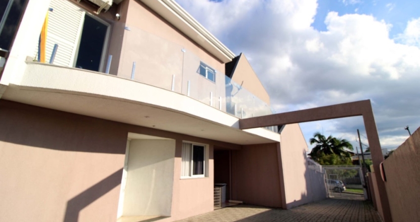 Linda residência em condomínio, sendo sobrado triplex