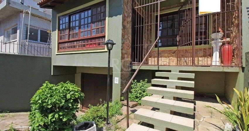 Casa para Venda - 202m², 4 dormitórios, sendo 1 suites, 3 vagas - Petrópolis