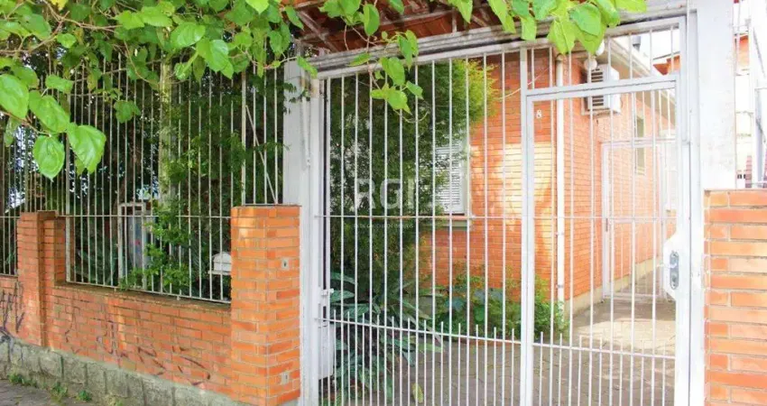 Casa com 3 quartos à venda na Rua Irmão Weibert, 408, Vila João Pessoa, Porto Alegre