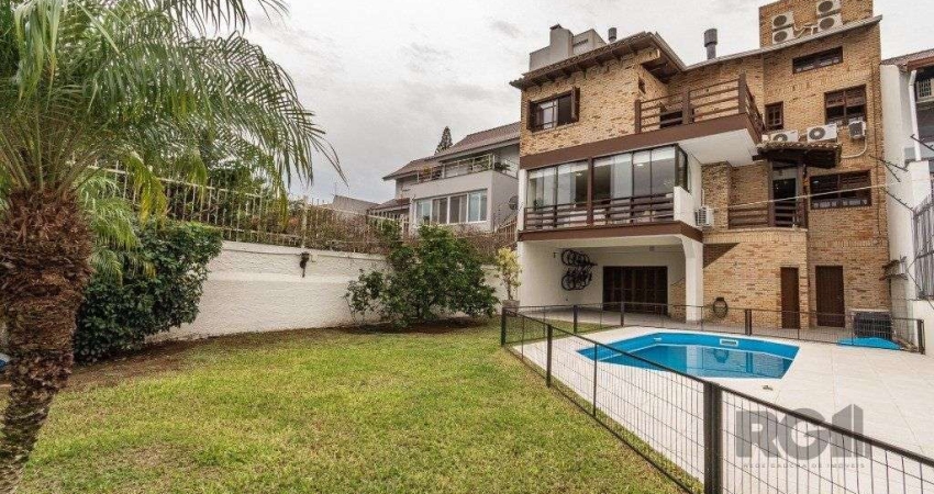 Casa de 484m², 4 dormitórios, 8 vagas no bairro Chácara das Pedras!