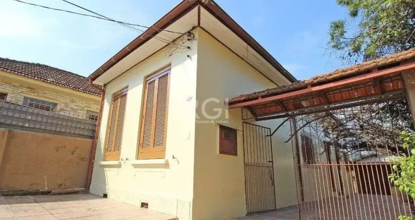 Casa para Venda - 90m², 2 dormitórios, 4 vagas - Teresópolis