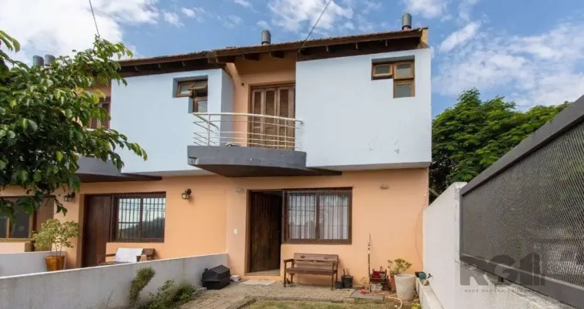 Excelente oportunidade de casa à venda em condomínio fechado no Reserva Guarujá, localizado na Avenida da Serraria em Porto Alegre.
