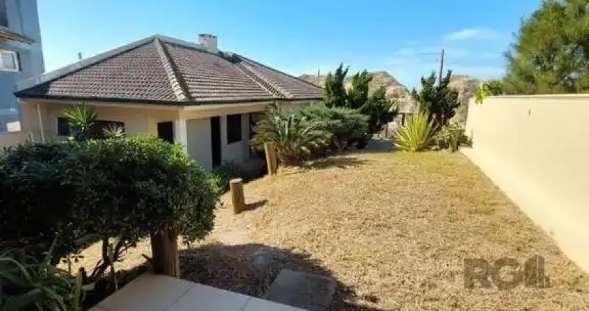 Casa a beira mar de Imbe na frente calçadão . Mobiliada , super bem conservada . Composta por 4 dormitórios sendo 1 suíte