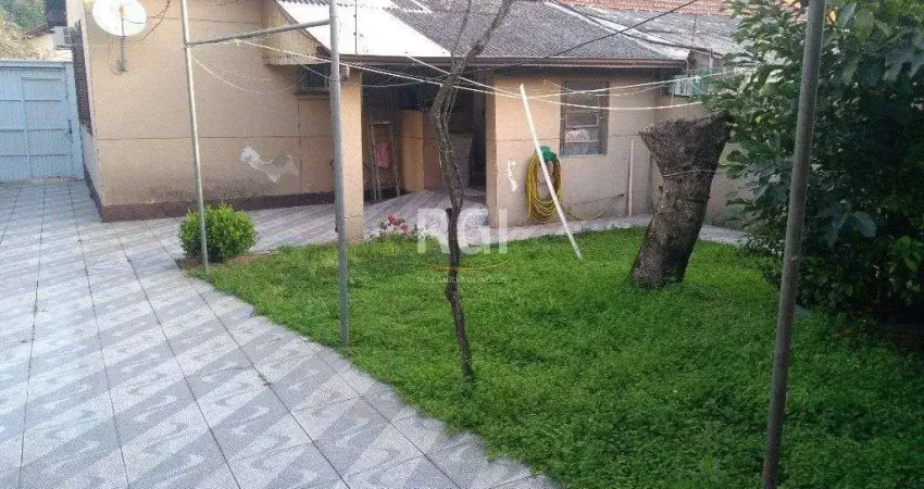 Casa com 3 quartos à venda na Rua Toroquá, 388, Passo da Areia, Porto Alegre