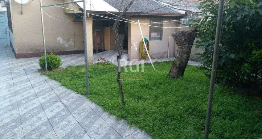 Casa com 3 quartos à venda na Rua Toroquá, 388, Passo da Areia, Porto Alegre