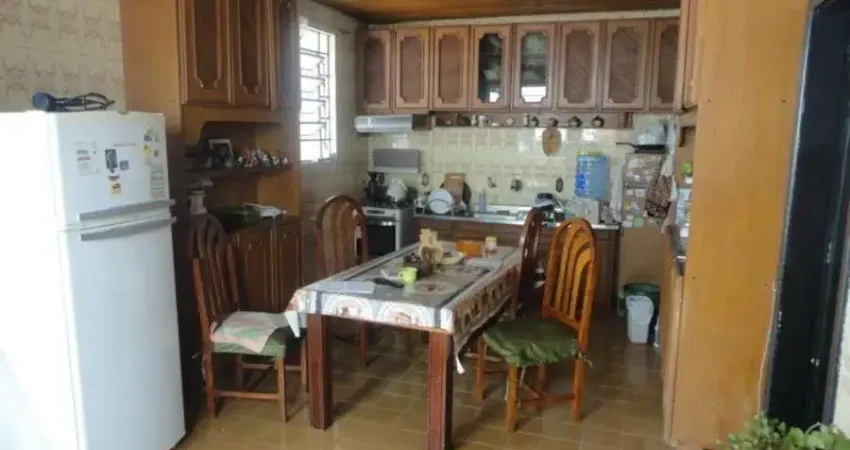 Casa para venda - 250m², 4 dormitórios, sendo 1 suites, 2 vagas - petrópolis