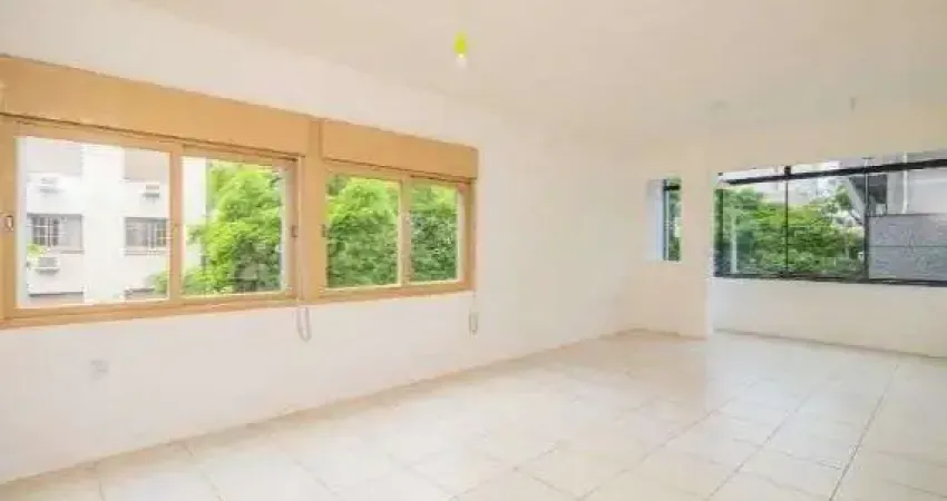 Apartamento com 3 quartos em prédio com elevador no bairro cidade baixa