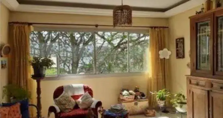 Apartamento para venda de 3 dormitórios, no bairro Teresópolis em Porto Alegre/RS.