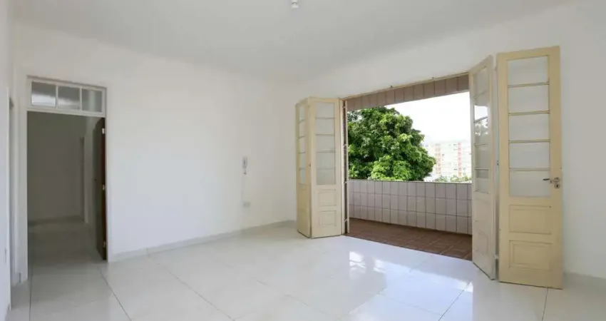 3 dormitórios com 94 privativos com sacada, sol leste, possui 1 vaga