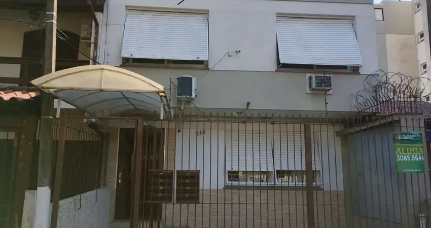 Apartamento térreo, com pátio na rua chile bairro jardim botânico,ótimo local