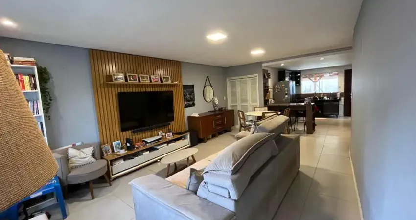 Casa térrea com 02 quartos (01 suíte), garagem coberta para 02 carros