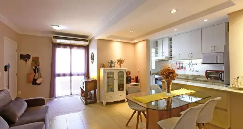 Vende cobertura: piso inferior: 02 dormitórios, 02 banheiros, living 2 ambientes, cozinha americana.