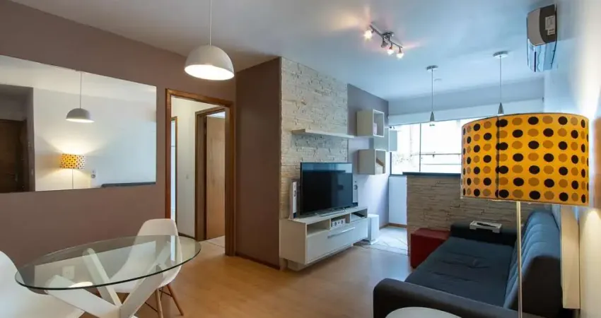 Apartamento com 2 dormitórios (reversível para 3) e 1 vaga escriturada à venda no coração de Ipanema