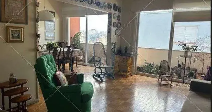 Apartamento 2 quartos, desocupado, andar alto na cidade baixa!