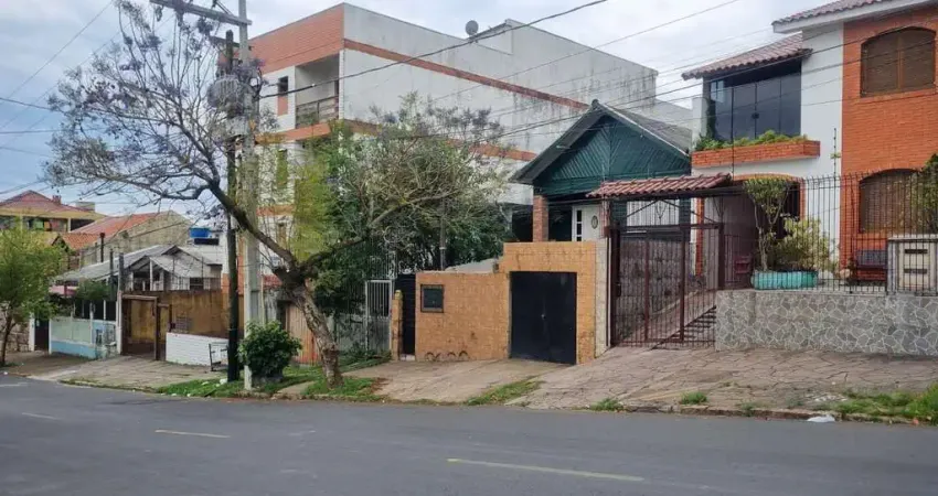 Terreno bem localizado com chalé e edícula – ótima oportunidade para investir!