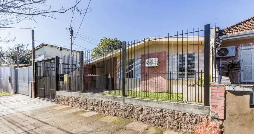 Casa com 3 quartos à venda na Avenida Brino, 409, Santa Maria Goretti, Porto Alegre