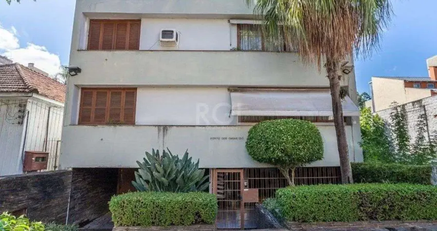 Cobertura reformada com terraço e 2 dormitórios no bairro auxiliadora