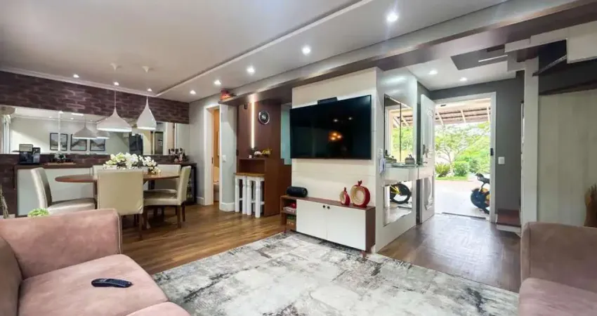 Casa em condomínio com 03 quartos, 01 suíte e 02 vagas cobertas - teresópolis