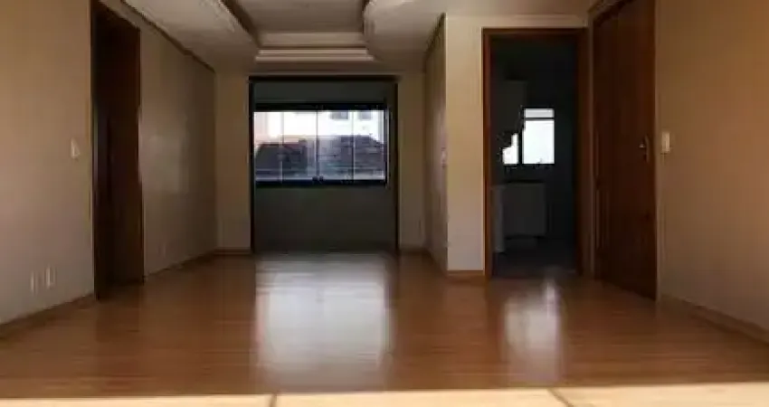 Apartamento de 103m² com 3 dormitórios, 1 suíte e 2 vagas no bairro petrópolis