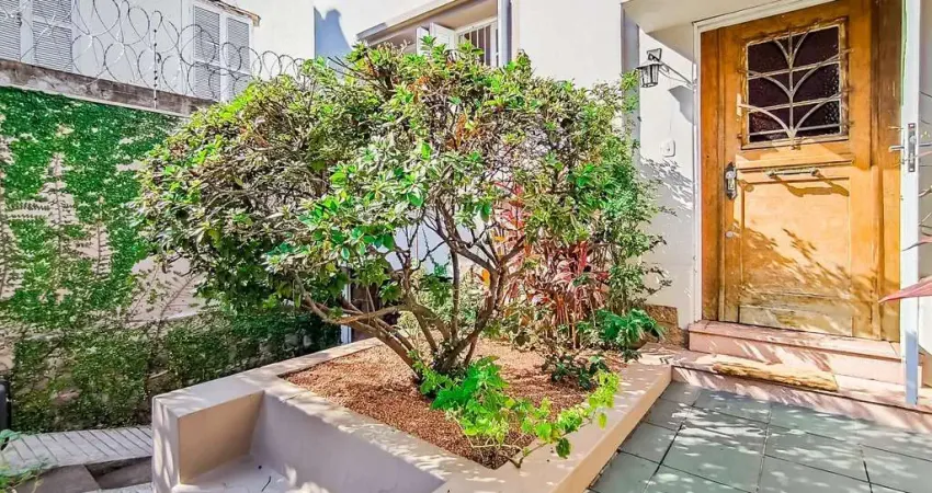 Casa impecável na lopo gonçalves com 4 dormitórios, garagem e pátio amplo