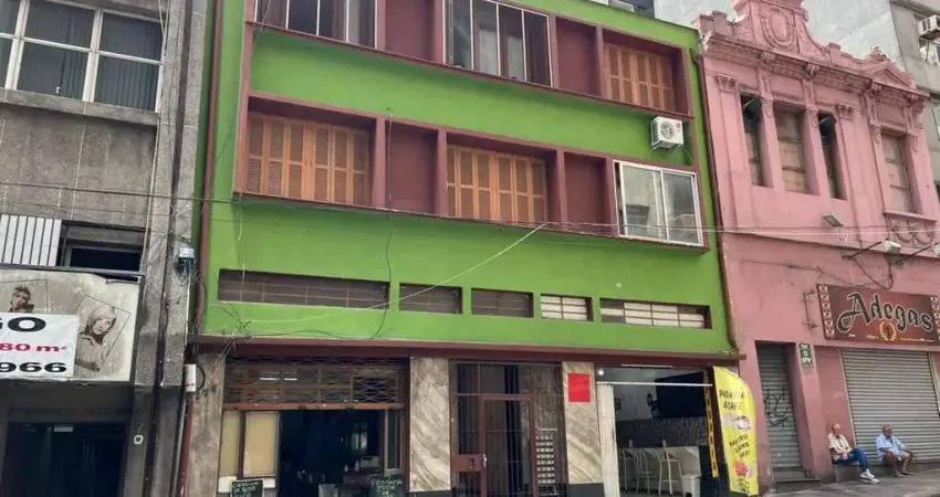 Apartamento com 03 quartos e 02 banheiros no centro histórico de porto alegre.