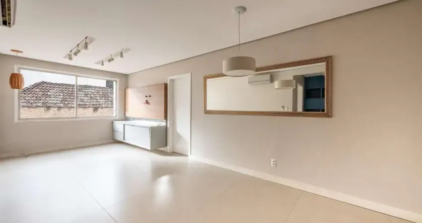 Apartamento 3 dormitórios, suíte, amplo living e vaga coberta.