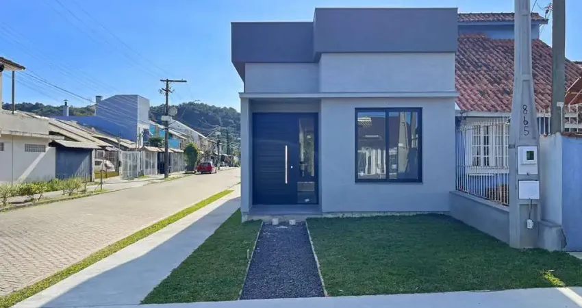 Belíssima residência com 2 dormitórios, 2 vagas , cozinha mobiliada