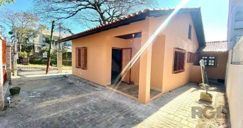 Casa com 3 quartos para alugar na Avenida Engenheiro Ludolfo Boehl, 570, Teresópolis, Porto Alegre