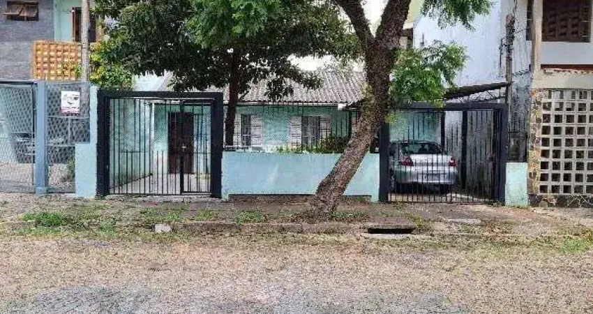 Casa com 3 quartos à venda na Rua Capão da Canoa, 49, Ipanema, Porto Alegre