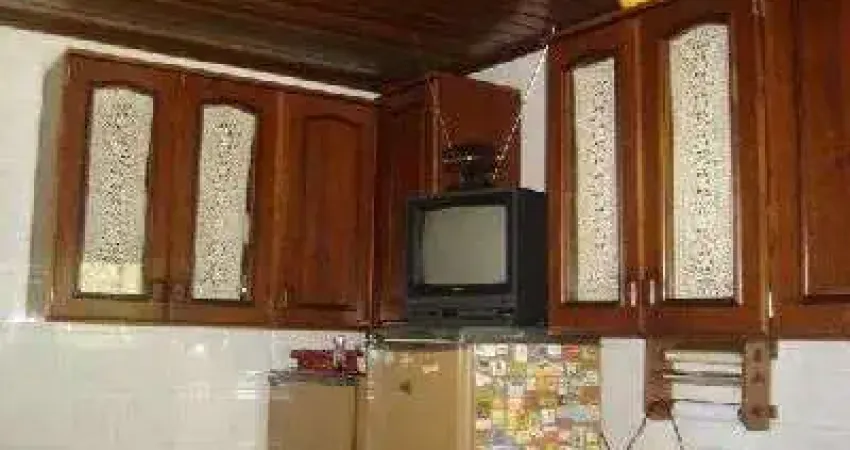 Casa em Porto Alegre, no bairro Ipanema, com 3 dormitório(s), e 3 banheiros, à v