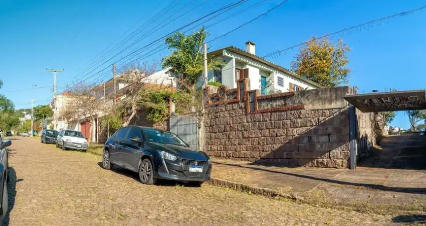 Terreno à venda na Rua Alfredo Varela, 93, Teresópolis, Porto Alegre