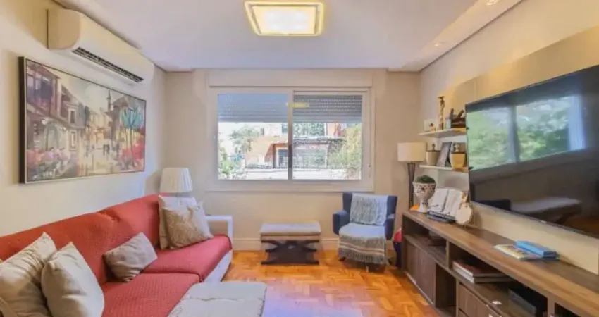 Apartamento com 3 dormitórios, 2 banheiros sociais e 2 vagas.