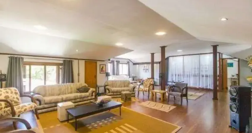 Casa para Venda - 300m², 4 dormitórios, sendo 1 suites, 8 vagas - Imperial Parqu