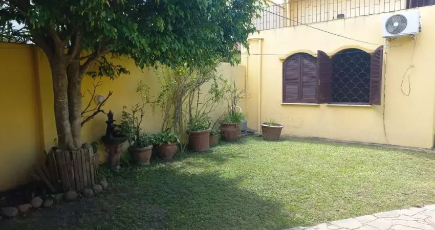 Casa à venda na Rua dos Guenoas, 1099, Guarujá, Porto Alegre