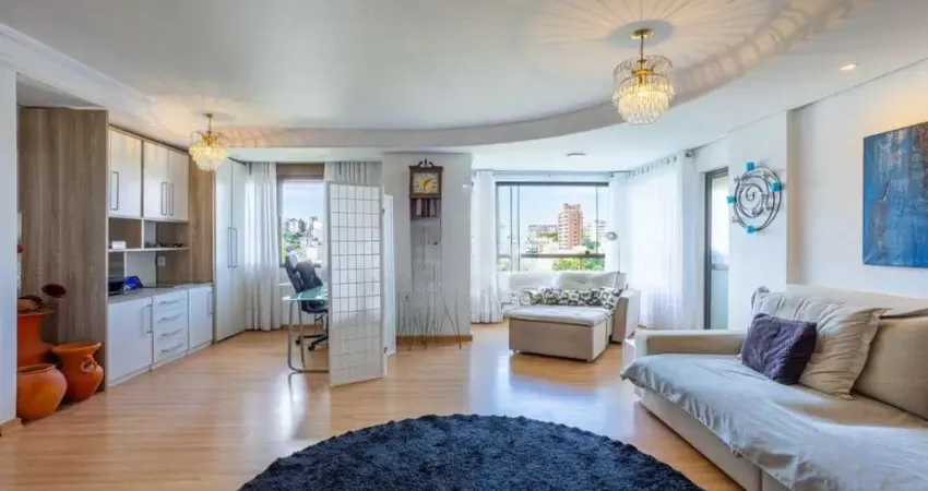 Cobertura com 3 Quartos, 1 suíte, 2 vagas e 211m² no Petrópolis.