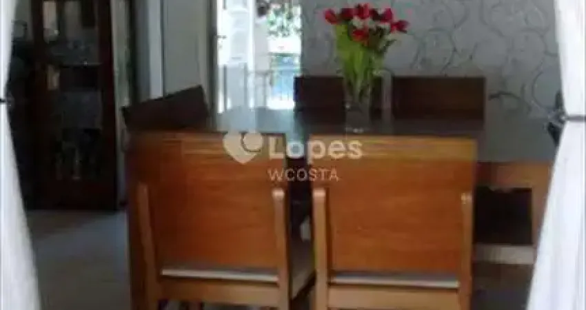 Linda Casa com 3 Dormitórios, 1 Suíte, 4 Vagas de Garagem, no Jardim Santa Genebra, em Campinas-SP.